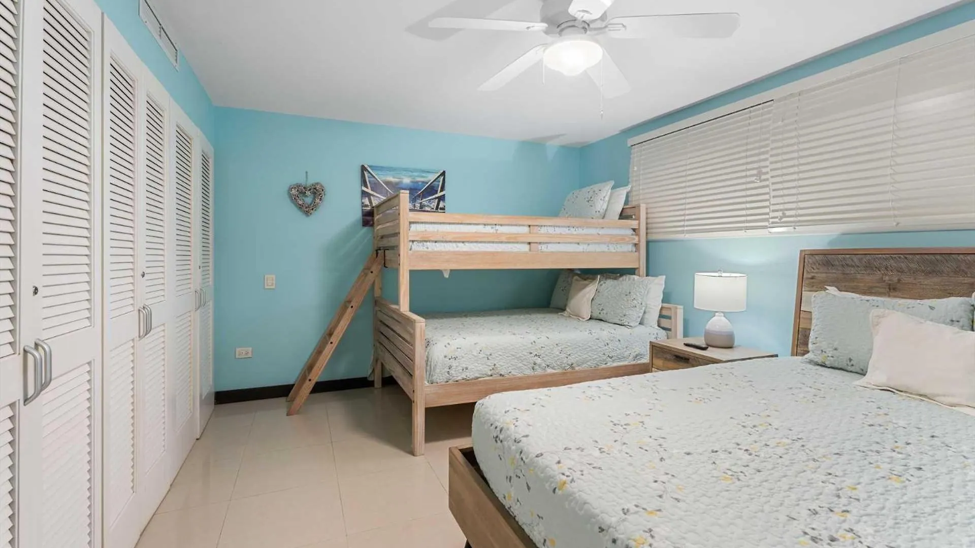Beachfront - Ocean Comfort 2Br Condo - P216 شاطئ بالم أروبا